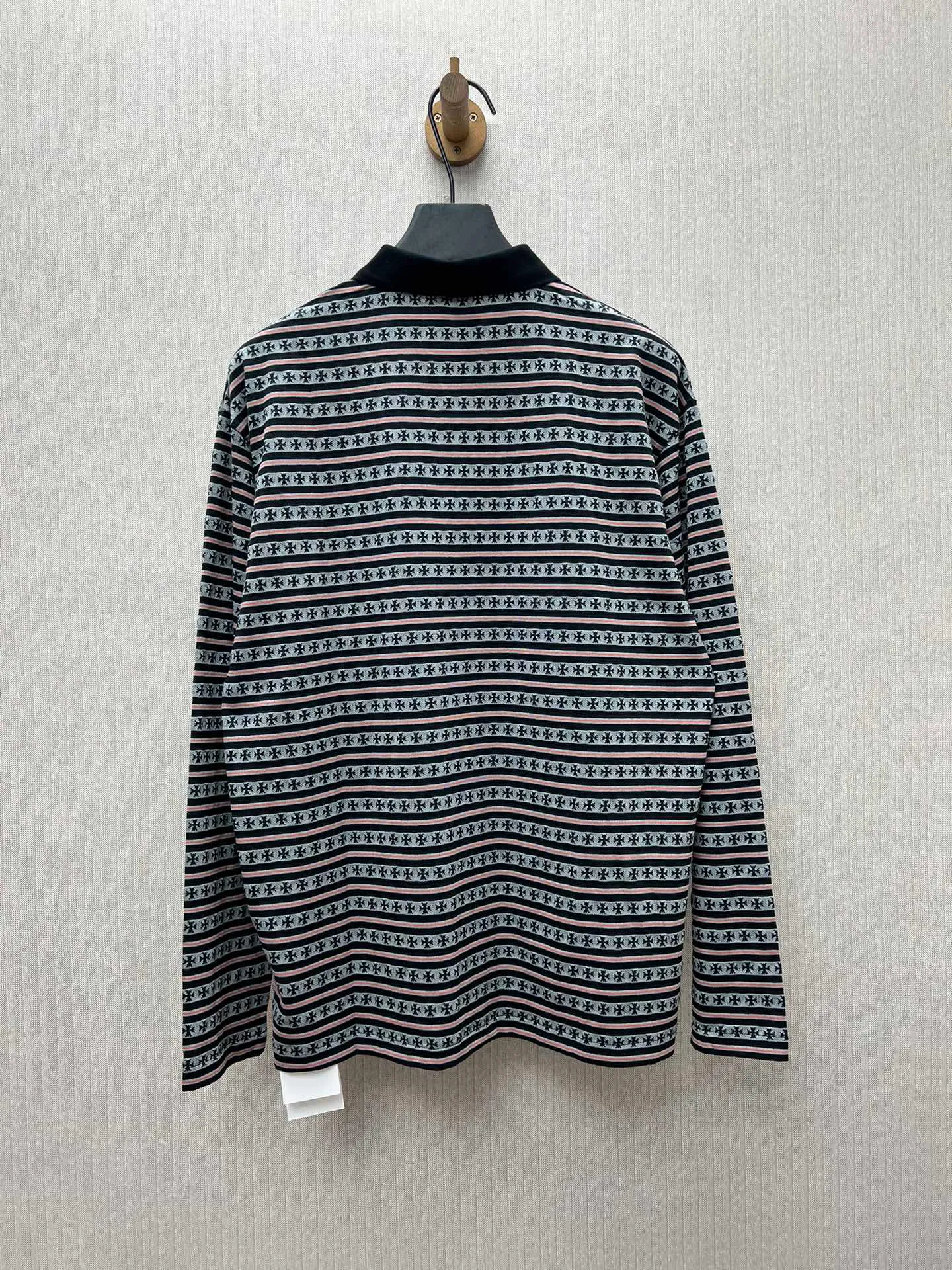 🅿️430 Croix Heart 25 Ss striped POLO long sleeves. Minimum order of 1,000 meters for yarn-dyed fabric. Expensive. The embroidery uses imported Tajima embroidery machine. The collar leather tag is made of imported lambskin. The hardware is made of real antique silver. The cost is extremely expensive. Size: S.M.L